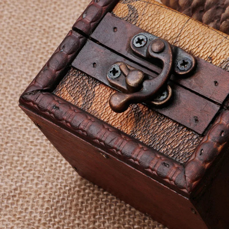 Vintage Mini Kutija za Nakit – Savršen Poklon u Retro Stilu
