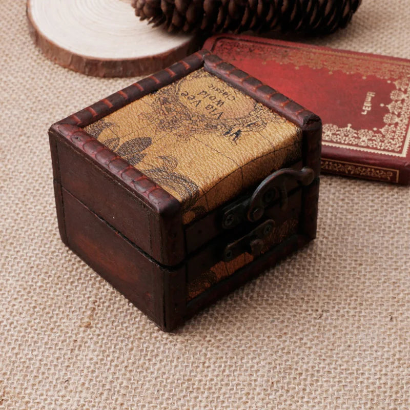 Vintage Mini Kutija za Nakit – Savršen Poklon u Retro Stilu